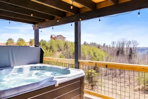 Hot tub & Wi-fi—Red River Gorge Luxury Cabin - Image 3