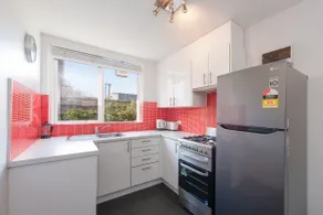 Beautiful 1 BDR Retreat South Yarra Balcony - Image 4