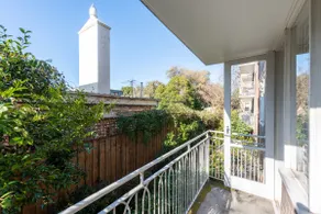 Beautiful 1 BDR Retreat South Yarra Balcony - Image 2