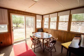The Retro Retreat ~dog friendly with large yard - Image 5