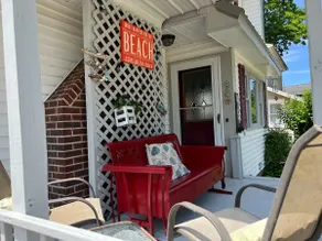 Lucy's Lakeview - Image 5