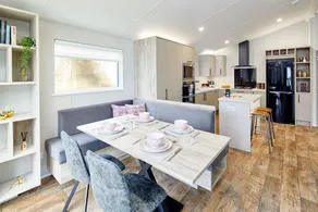 Modern Luxury 3 Bedroom Lodge - Sea & Estuary View - Image 3