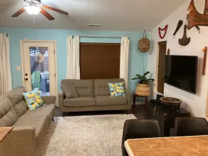 Cozy family home 4 beds 2 1/2 bath, sleep 10 - Image 3
