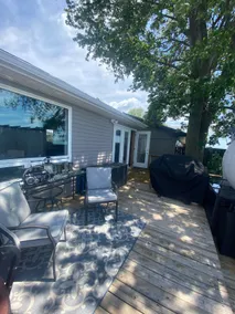 Lakefront 2 1/2 bedroom cottage with private beach - Image 3