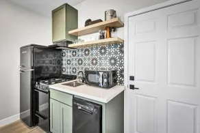 Modern Stay | Legoland, Beaches & Coastal Eats! - Image 2