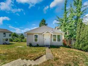 Central 2-3 BD/1 BA Family Home in Renton - Image 2