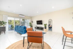 Captivating 3BR/2BA APT close to Dickson Shopping! - Image 2