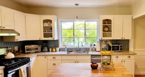 The Woodland Hills Cottage - Image 4