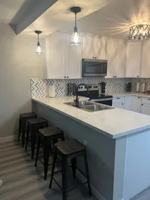 Beautifully Remodeled Home In Newport - Image 4