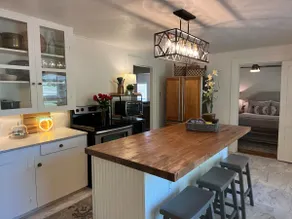 Chicly Curated Cottage -1 min to Sports Complex - Image 4