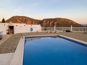 Espaciosa villa de 3 dormitorios con aire acondicionado, piscina propia y hermosas vistas. - Image 3
