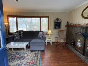 Avonlea Gardens & Inn - Bluebell Suite - Image 3