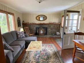 Avonlea Gardens & Inn - Bluebell Suite - Image 2