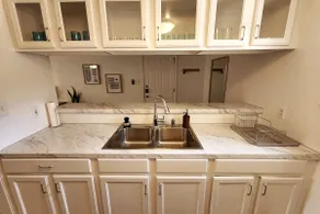 Quiet 1BR, full remote work setup, walkable area - Image 4