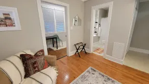 The Fig: downtown cottage suite w/ free parking - Image 5