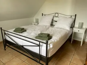 Quiet 2-room apartment with balcony - Image 3