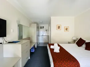 Unwind Glenelg Studio Apartment no 31 - Image 4