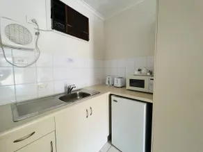 Unwind Glenelg Studio Apartment no 31 - Image 3