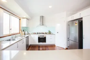 Executive Three Bedroom Home in Hamilton - Image 2