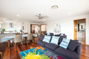 Executive Three Bedroom Home in Hamilton - Image 3