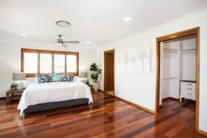 Executive Three Bedroom Home in Hamilton - Image 4