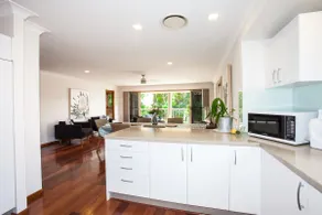 Executive Three Bedroom Home in Hamilton - Image 5