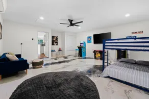 Sleek Designer Home: Pool, Hot Tub & Game Room - Image 4