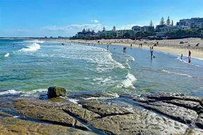 Barefoot Buddina Laid-Back Pet Friendly by the Sea - Image 3