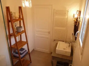Charming apartment with garden and parking. - Image 5