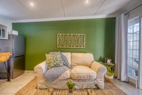Trendy 2 Sleeper Serviced Apartment with Pool - Image 2