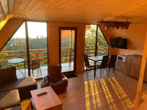 Beautiful Wooden house with seaside views - Image 4
