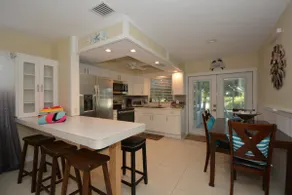 Lakeview Seashell 2BR Cottage, Pets Welcome! Sleeps 4 - Image 4