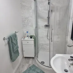 Stylish Self-Contained Apartment with Private Entrance & Self Check-In - Image 3