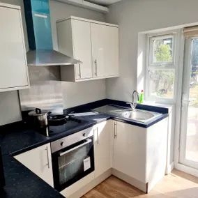 Stylish Self-Contained Apartment with Private Entrance & Self Check-In - Image 2