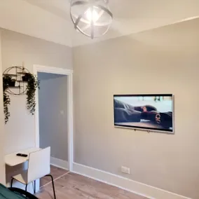 Stylish Self-Contained Apartment with Private Entrance & Self Check-In - Image 5
