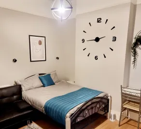 Stylish Self-Contained Apartment with Private Entrance & Self Check-In - Image 4