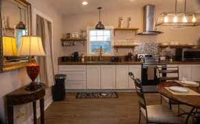 Private 1BR Sunset LA Retreat –Couple or Solo Stay - Image 5