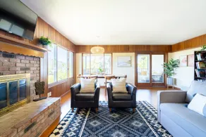 Beautiful Sun-Filled Home w/Amazing Views &Balcony - Image 2