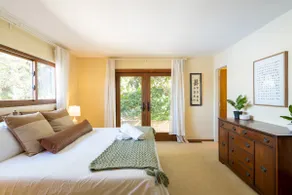 Beautiful Sun-Filled Home w/Amazing Views &Balcony - Image 3
