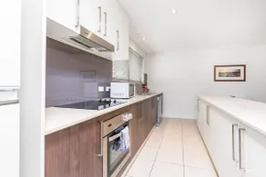 Modern 2BR 2BA Apartment Close to City & ANU - Image 3