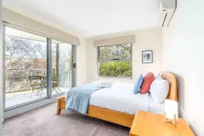 Modern 2BR 2BA Apartment Close to City & ANU - Image 4