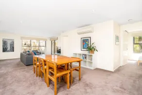 Modern 2BR 2BA Apartment Close to City & ANU - Image 2