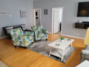 Ultra Modern Beverly Suite - Image 4