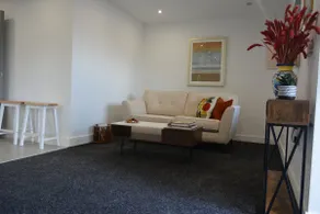 Cozy & Bright 2-Bedroom Apartment with Large Balcony and Free Parking - Image 2