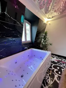 Capsule-Art Deco-Jacuzzi-Projector-Console - Image 5