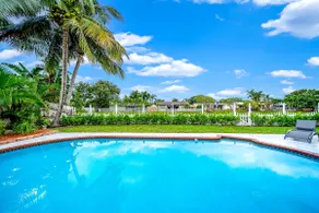 Waterfront, Hot Pool, Lounge Patio, Beach House - Image 3