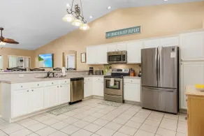 4 bedroom waterfront pool home - Image 4