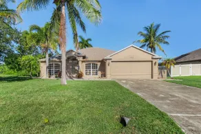 4 bedroom waterfront pool home - Image 2
