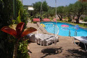 Villa avec jardin, jacuzzi et barbecue | Vue jardin | Parfaite pour le travail à distance - Image 2
