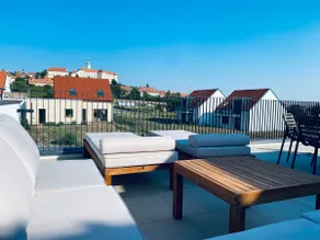Villa with terrace and castle view - Image 3